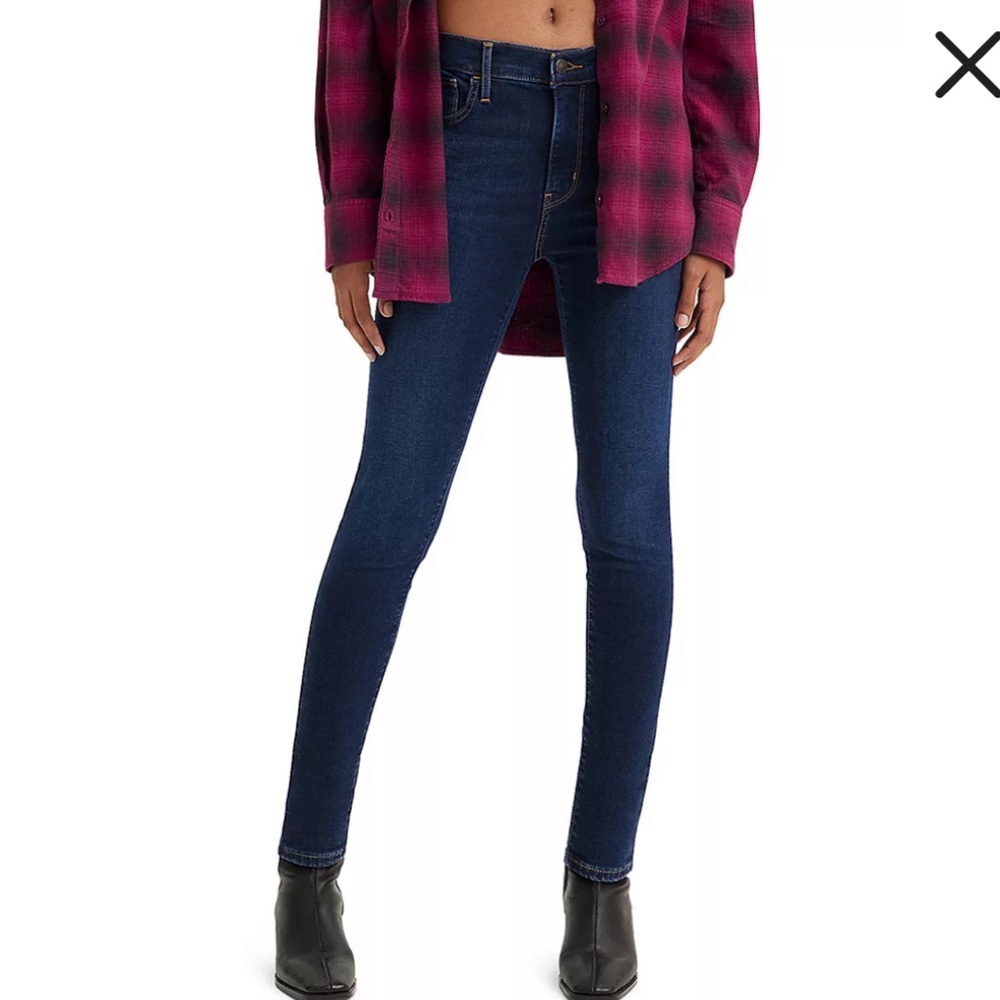 Levi’s 720 High Rise Super Skinny. Size 27.